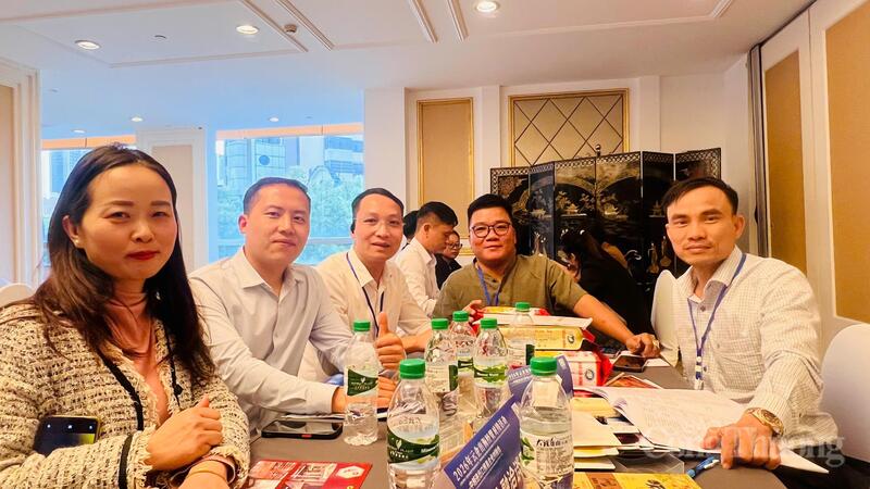 Ông Nguyễn Phúc Trường cùng các doanh nghiệp xúc tiến cơ hội hợp tác logistics trong khuôn khổ chương trình công tác. Ảnh: Minh Trang