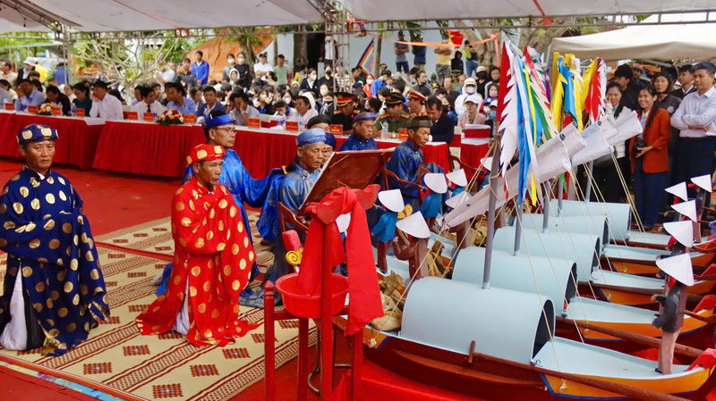 Vào tháng 2- 3 âm lịch hàng năm, các tộc họ trên đảo Lý Sơn lại tổ chức Lễ Khao lề Thế lính Hoàng Sa để tưởng nhớ, tri ân những thế hệ cha ông đi trước. Ảnh: Tuệ Lâm