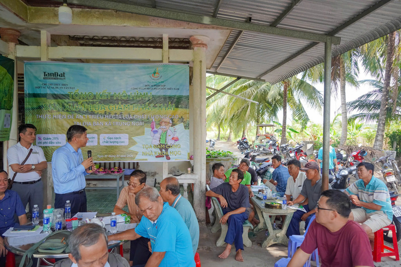 Ông Đoàn Tấn Sang - Phó Tổng giám đốc công ty phát biểu tại buổi hội thảo.