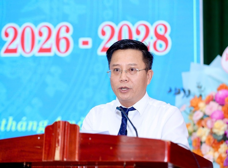 Nhà báo Nguyễn Anh Tuấn - Phó Trưởng Văn phòng, Phụ trách Văn phòng đại diện Báo Đại Đoàn kết khu vực Bắc Trung Bộ, Thư ký Chi hội phát biểu tại đại hội. Ảnh: Ngô Nhung