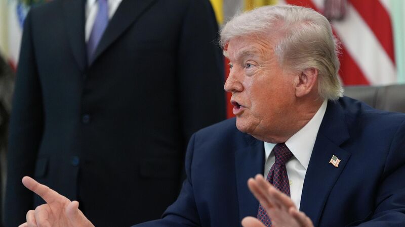 Tổng thống Mỹ Donald Trump cho biết, quân đội nước này đã thực hiện thành công một chiến dịch tìm kiếm, cứu nạn quy mô lớn, đưa một phi công gặp nạn trở về an toàn sau khi bị mắc kẹt sâu trong lãnh thổ Iran. Ảnh: Sputnik.