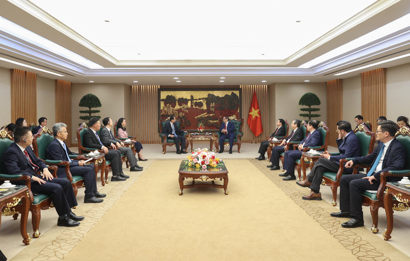 Thủ tướng Phạm Minh Chính tiếp Đại sứ Trung Quốc Hà Vĩ, trao đổi về thúc đẩy hợp tác kinh tế, thương mại song phương. Ảnh: VGP/Nhật Bắc