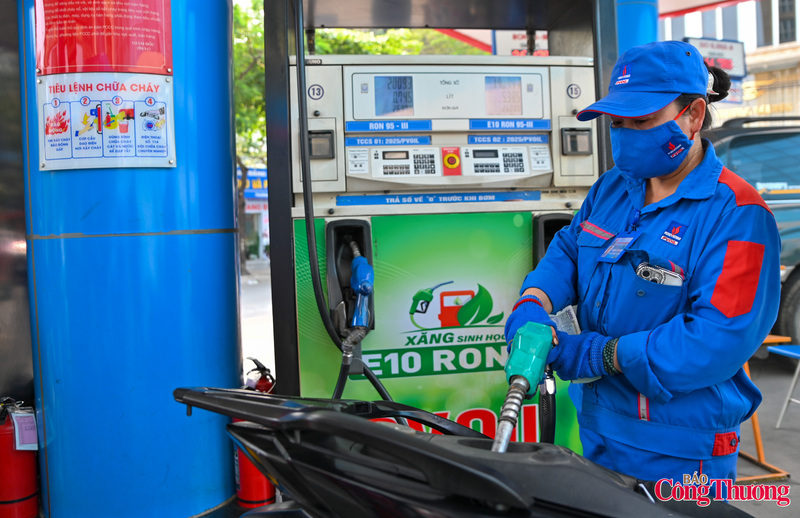 Ghi nhận tại các điểm bán, lượng khách hàng tìm hiểu và sử dụng xăng E10 có xu hướng tăng.