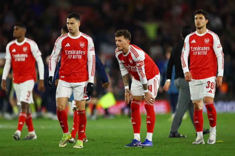 Arsenal thất vọng sau trận thua Southampton 1-2 ở tứ kết Cup FA. Ảnh: Reuters.