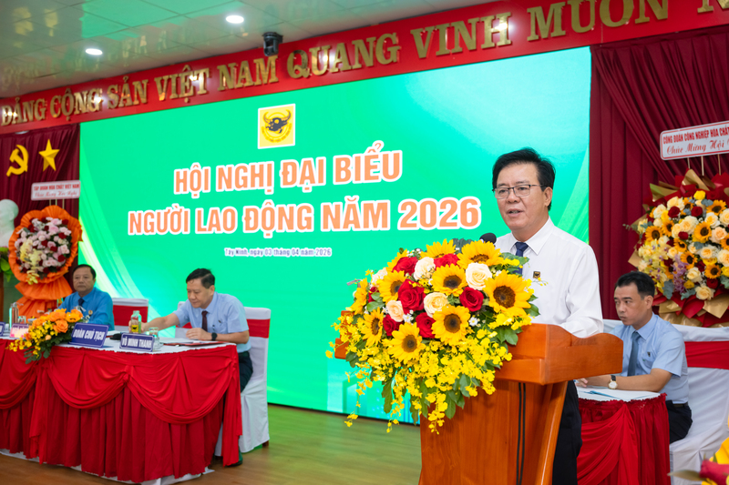 Ông Ngô Văn Đông - Bí thư Đảng uỷ, Tổng giám đốc Công ty CP Phân bón Bình Điền phát biểu tại Hội nghị.