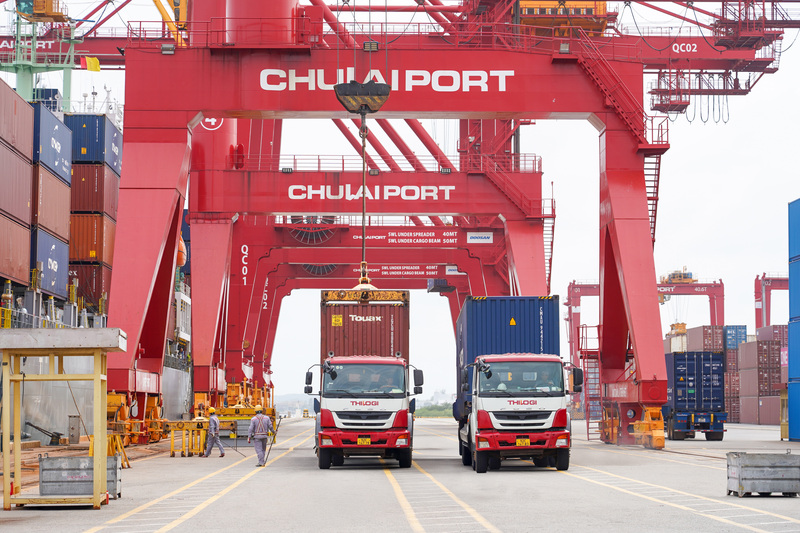 Nguồn điện năng lượng mặt trời được sử dụng trong các hoạt động xếp dỡ hàng hóa, lưu kho, bãi tại cảng. Ảnh: Công ty CP tập đoàn Trường Hải