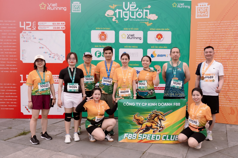 Các vận động viên trong câu lạc bộ F88 Speed tham gia giải chạy Marathon Đền Hùng 2026