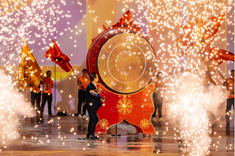 Chủ tịch SHB Đỗ Quang Hiển đánh trống, gửi thông điệp trong kỷ nguyên mới tới 80.000 cán bộ, nhân viên.