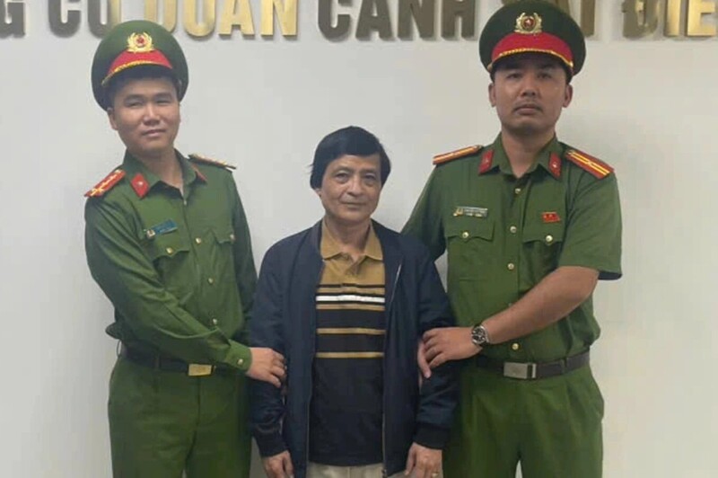 Ông Ngô Văn Vinh, nguyên Viện trưởng Viện Pháp y tâm thần Trung ương tại cơ quan điều tra. Ảnh: Công an TP. Hà Nội