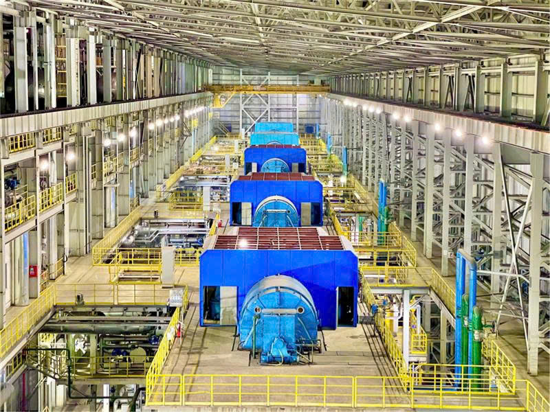 Khu liên hợp sản xuất gang thép Hòa Phát Dung Quất có công suất 12 triệu tấn/năm với hệ thống dây chuyền thiết bị được nhập khẩu từ các nhà sản xuất hàng đầu thế giới. Ảnh: Nguyễn Dương