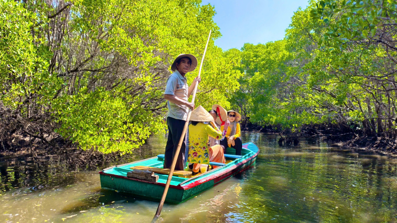 Bàu Cá Cái đã và đang được đầu tư cơ sở vật chất để phục vụ du lịch cộng đồng ngày một tốt hơn. Ảnh: Nguyễn Dương