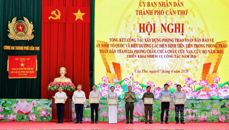 Đại diện có thành tích xuất sắc trong phong trào “Toàn dân bảo vệ an ninh Tổ quốc" năm 2025.