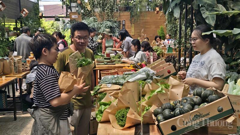 Mặt hàng nông sản hữu cơ Đà Lạt được người tiêu dùng ưa chuộng. Ảnh: Lê Sơn