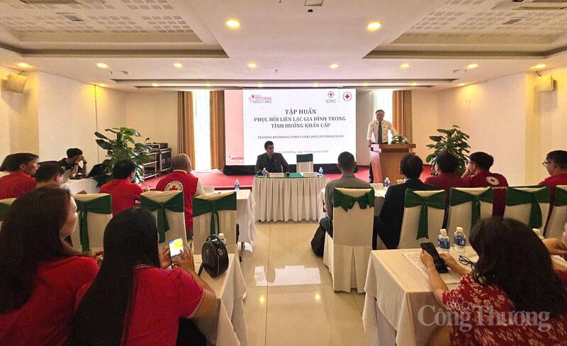 Nâng cao năng lực phục hồi liên lạc gia đình cho người dân trong thiên tai, bão lũ