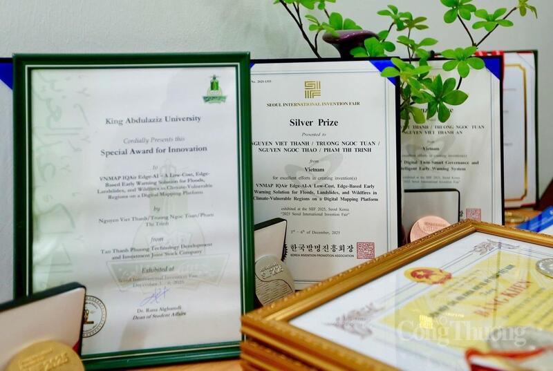 "VNMAP IQAir Edge-AI" được nhận 2 giải thưởng quốc tế tại Hàn Quốc và Ả-Rập-Xê-Út. Ảnh: Ngô Nhung
