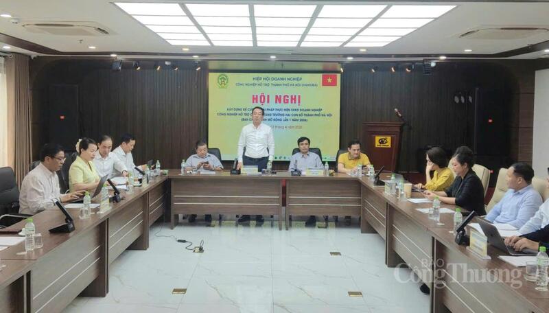 Hội nghị "Xây dựng đề cương giải pháp thực hiện sản xuất, kinh doanh doanh nghiệp ngành công nghiệp hỗ trợ gắn với mục tiêu tăng trưởng hai con số thành phố Hà Nội". Ảnh: Nguyễn Hạnh