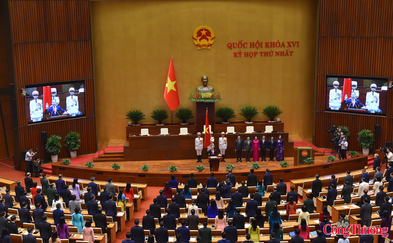 Chánh án Tòa án nhân dân tối cao Nguyễn Văn Quảng tuyên thệ nhậm chức.