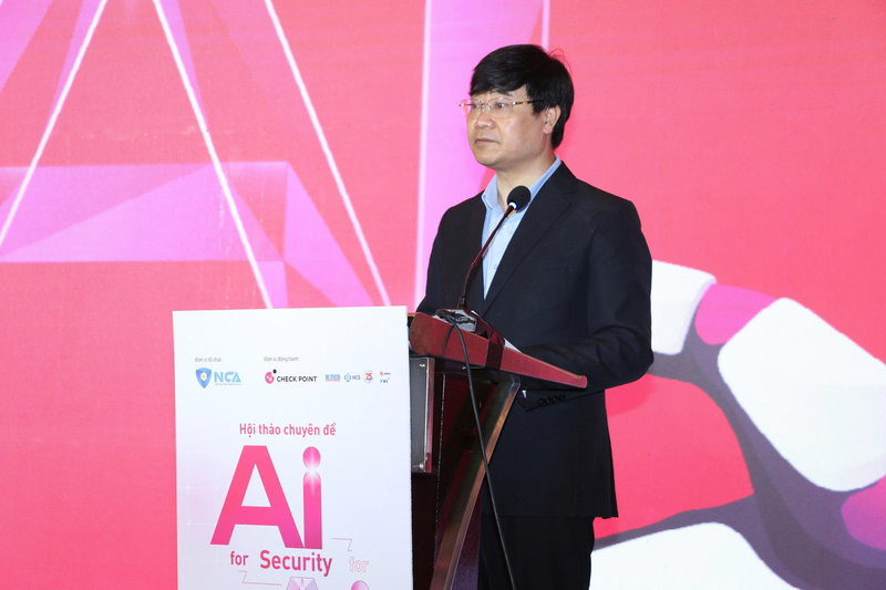 Đại tá, TS. Nguyễn Hồng Quân - Phó Cục trưởng Cục An ninh mạng và Phòng, chống tội phạm sử dụng công nghệ cao (Bộ Công an), Trưởng Ban An ninh dữ liệu và Bảo vệ dữ liệu cá nhân, Hiệp hội An ninh mạng quốc gia