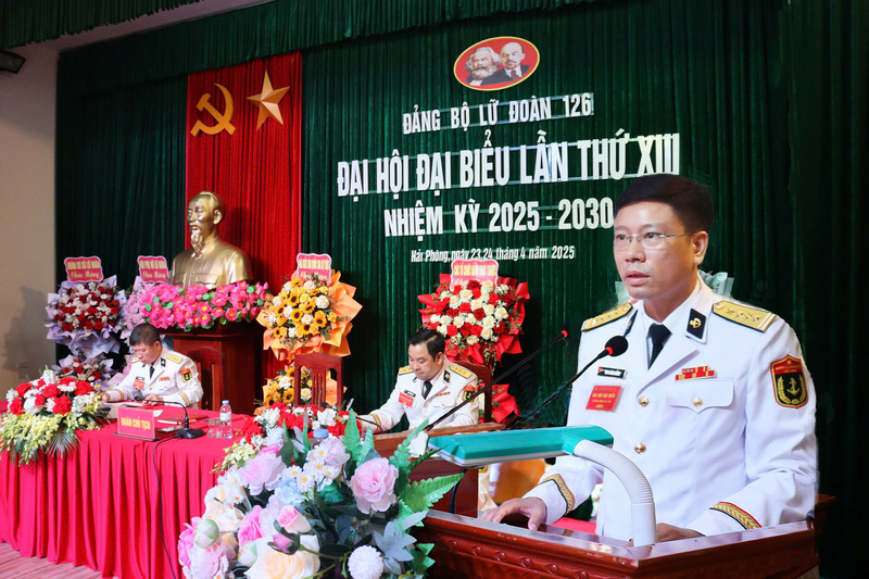 Đại tá Mai Xuân Hưởng, Bí thư Đảng ủy, Chính ủy Lữ đoàn 126.