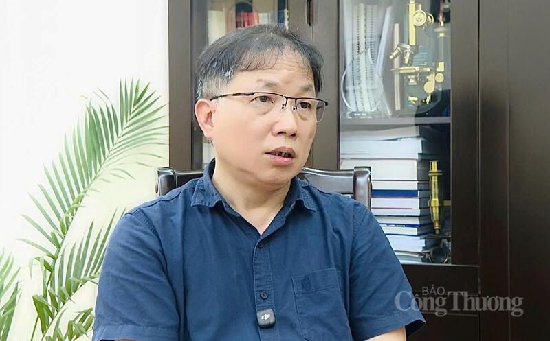 PGS.TS Vũ Nguyên Thành - Viện trưởng Viện Công nghiệp thực phẩm - Bộ Công Thương chia sẻ về những “điểm nghẽn” trong quá trình đưa công nghệ chế biến thực phẩm từ phòng thí nghiệm ra thị trường. Ảnh: Hải Trung.