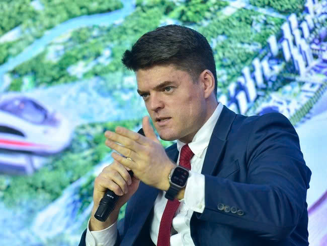 Ông Stephen Higgins - Giám đốc Bộ phận Thị trường Vốn, Cushman & Wakefield Nhật Bản.