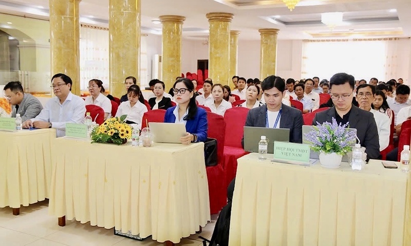 Vĩnh Long tổ chức lớp tập huấn về ứng dụng thương mại điện tử. Ảnh: Thạch Thảo