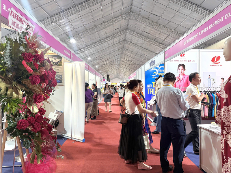 Triển lãm năm nay quy tụ trên 1.000 doanh nghiệp tham gia đến từ 22 quốc gia và vùng lãnh thổ. Ảnh: Minh Anh.