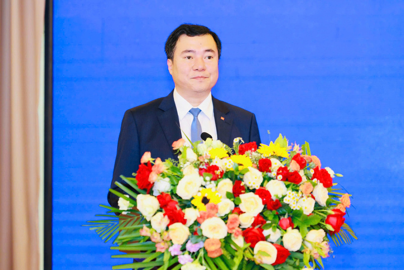 Thứ trưởng Bộ Công Thương Nguyễn Sinh Nhật Tân phát biểu tại buổi lễ. Ảnh: Vietrade