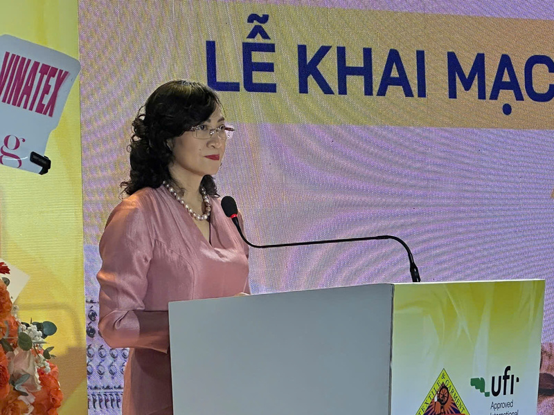 Thứ trưởng Bộ Công Thương Phan Thị Thắng phát biểu khai mạc tại sự kiện. Ảnh: Hồng Trà.