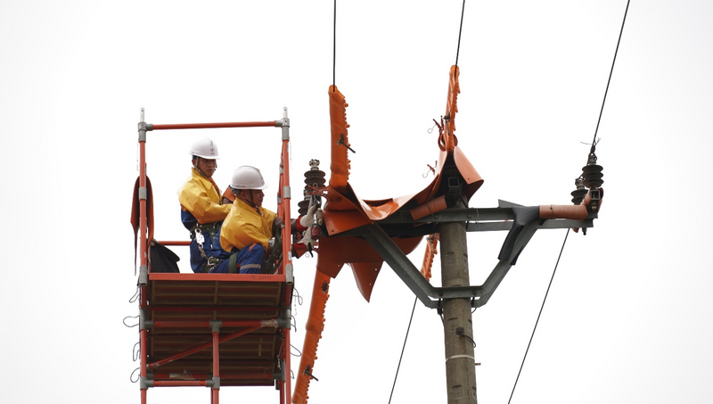 Việc bổ sung năng lực thi công mới cho Đội Hotline giúp nâng cao hiệu quả trong công tác sửa chữa, bảo dưỡng lưới điện góp phần nâng cao độ tin cậy cung cấp điện