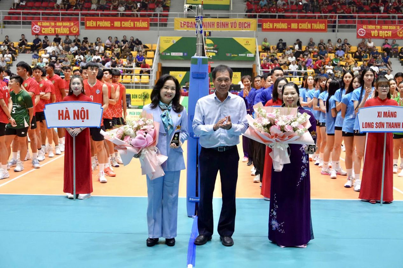 Lễ khai mạc Giải Bóng chuyền vô địch quốc gia các câu lạc bộ 2026, Cúp Phân bón Cà Mau ngày 6/4 tại Nhà thi đấu xã Đông Anh. Ảnh: PVCFC