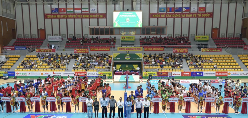 Giải đấu năm nay quy tụ 16 đội bóng mạnh nhất cả nước. Ảnh: PVCFC