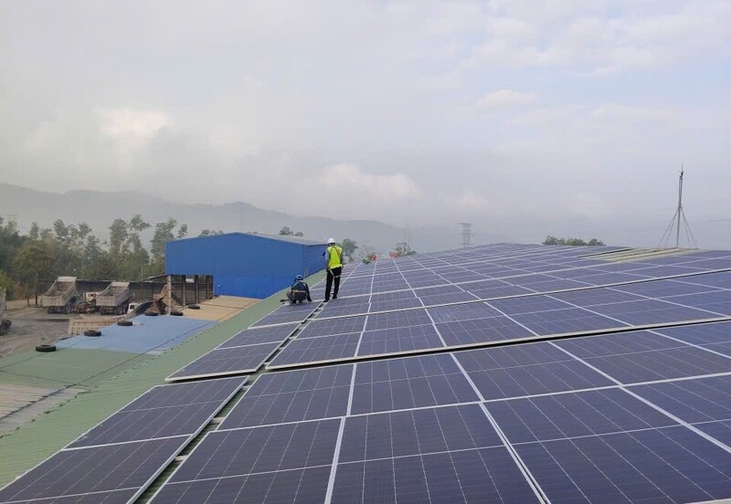 Công ty CP Xi măng Sông Lam sử dụng điện mặt trời áp mái. Ảnh: Mai Liễu