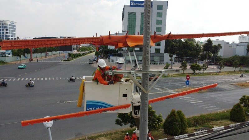 Ngành điện miền Nam tăng cường kiểm tra, sửa chữa điện hotline trong mùa nắng nóng điểm nắng nóng. Ảnh: EVNSPC.