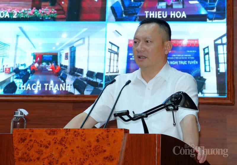 Ông Hoàng Hải, Giám đốc Công ty Điện lực Thanh Hoá phát biểu chỉ đạo về công tác đảm bảo cung ứng điện mùa nắng nóng 2026. Ảnh: Quốc Anh