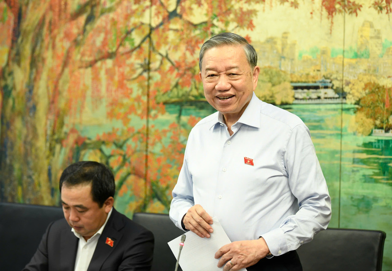 Thảo luận tại tổ, Tổng Bí thư, Chủ tịch nước Tô Lâm nhấn mạnh, tư duy xây dựng luật cần phải chuyển mạnh từ “tư duy quản lý” sang “tư duy kiến tạo phát triển”, phục vụ cho phát triển.