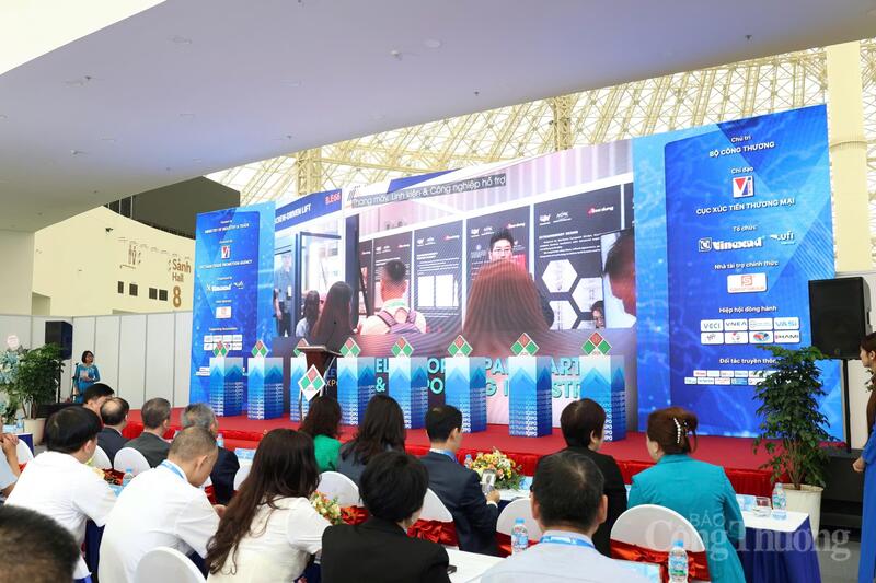 Hội chợ với thông điệp “Tiêu dùng thông minh – Công nghiệp bền vững – Hội nhập toàn cầu". Ảnh: Đỗ Nga