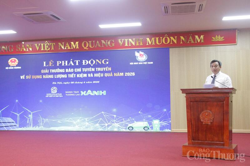 Ông Phan Toàn Thắng - Chánh Văn phòng Hội Nhà báo Việt Nam công bố thể lệ cuộc thi.