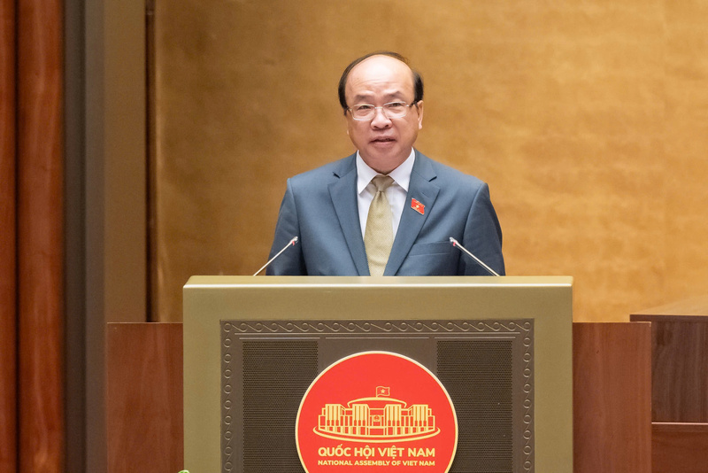 Chủ nhiệm Ủy ban Pháp luật và Tư pháp Phan Chí Hiếu trình bày Báo cáo thẩm tra dự án Luật Thủ đô (sửa đổi).