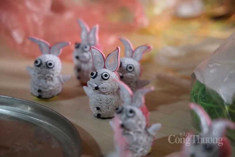 Sản phẩm thủ công sáng tạo được thực hiện bởi các học viên đặc biệt tại Trung tâm Dạy nghề từ thiện Quỳnh Hoa.