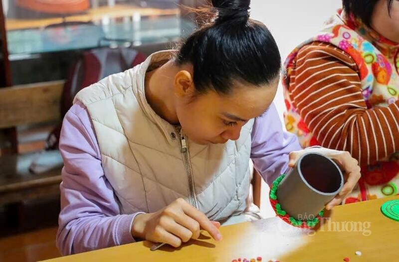 Chị Lan Anh (25 tuổi, Hà Nội), học viên đã gắn bó 12 năm với trung tâm.