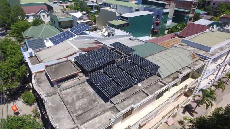 Tại Quảng Ngãi, có trên 10 doanh nghiệp đã thực hiện đăng ký phát triển nguồn điện mặt trời mái nhà tự sản xuất, tự tiêu thụ. Ảnh: Tuệ Lâm