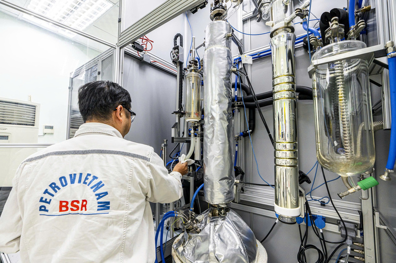 Công ty cổ phần Nhiên liệu Sinh học dầu khí miền Trung đang vận hành với công suất tối ưu, sản lượng khoảng 60.000 tấn ethanol mỗi năm để cung cấp cho Nhà máy Lọc dầu Dung Quất. Ảnh: Nguyễn Dương