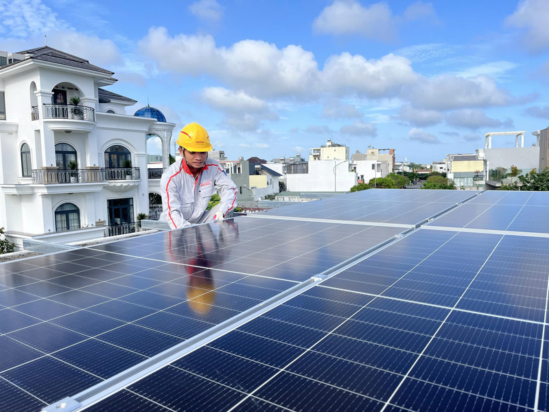 Điện mặt trời mái nhà đang thu hút sự quan tâm của nhiều doanh nghiệp và người dân. Ảnh: Tuệ Lâm