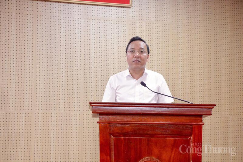 Thứ trưởng Nguyễn Hoàng Long phát biểu phát động giải báo chí tuyên truyền về sử dụng năng lượng tiết kiệm và hiệu quả.