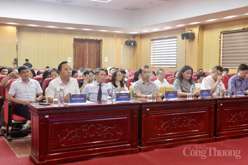 Các đại biểu tham gia lễ phát động Giải thưởng báo chí tuyên truyền về sử dụng năng lượng tiết kiệm và hiệu quả năm 2026.