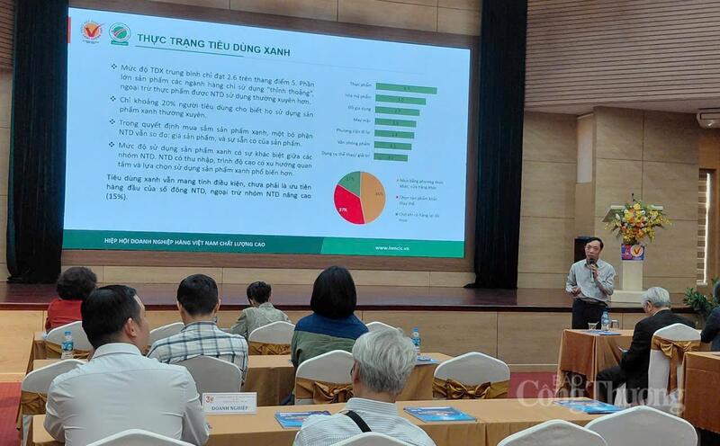 Ông Nguyễn Văn Phượng, Trưởng ban Khảo sát Hiệp hội Doanh nghiệp hàng Việt Nam chất lượng cao chia sẻ tại sự kiện. Ảnh: Nguyễn Hạnh