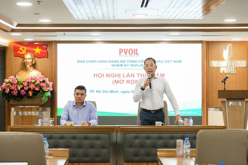 Đ/c Cao Hoài Dương, Bí thư Đảng ủy, Chủ tịch HĐQT PVOIL chỉ đạo tại hội nghị. Ảnh PVOIL