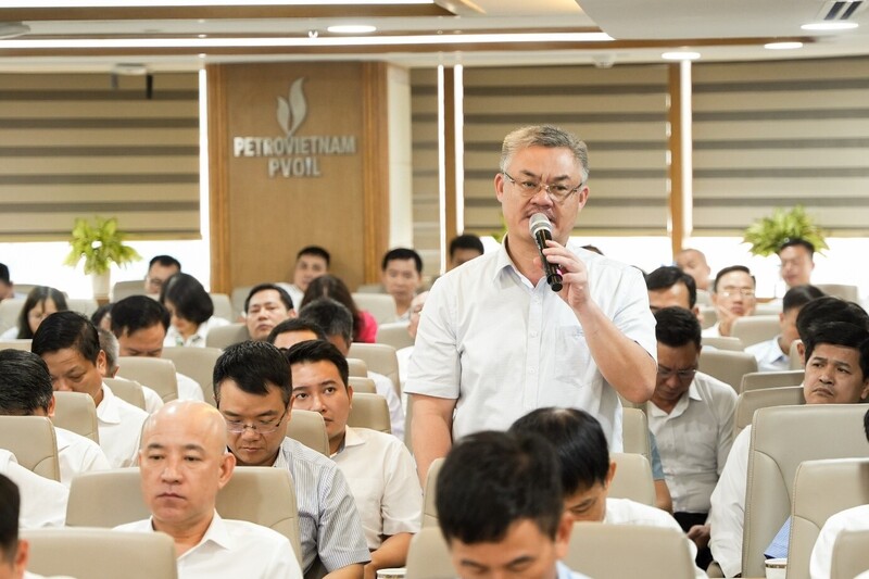 Đại diện các đơn vị phát biểu tại hội nghị. Ảnh PVOIL