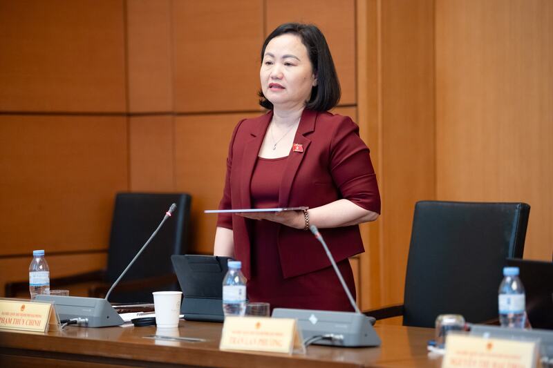 Đại biểu Phạm Thúy Chinh (TP. Hải Phòng) cho rằng, pháp luật của nhiều quốc gia trên thế giới cho phép người nước ngoài tiếp cận thông tin nhằm tạo thuận lợi cho các hoạt động kinh tế - xã hội.